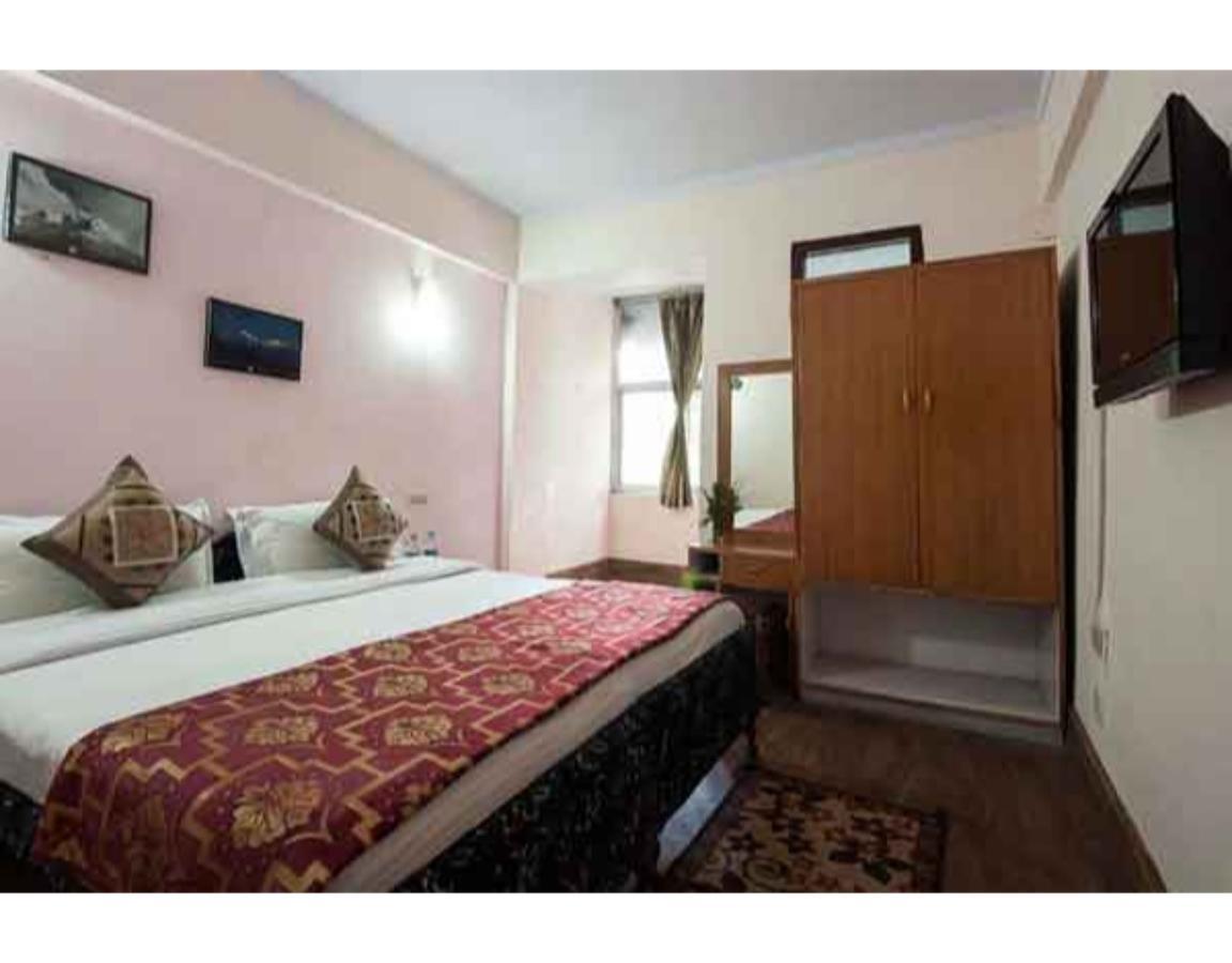 Anamika Hotel Nainital Exteriör bild